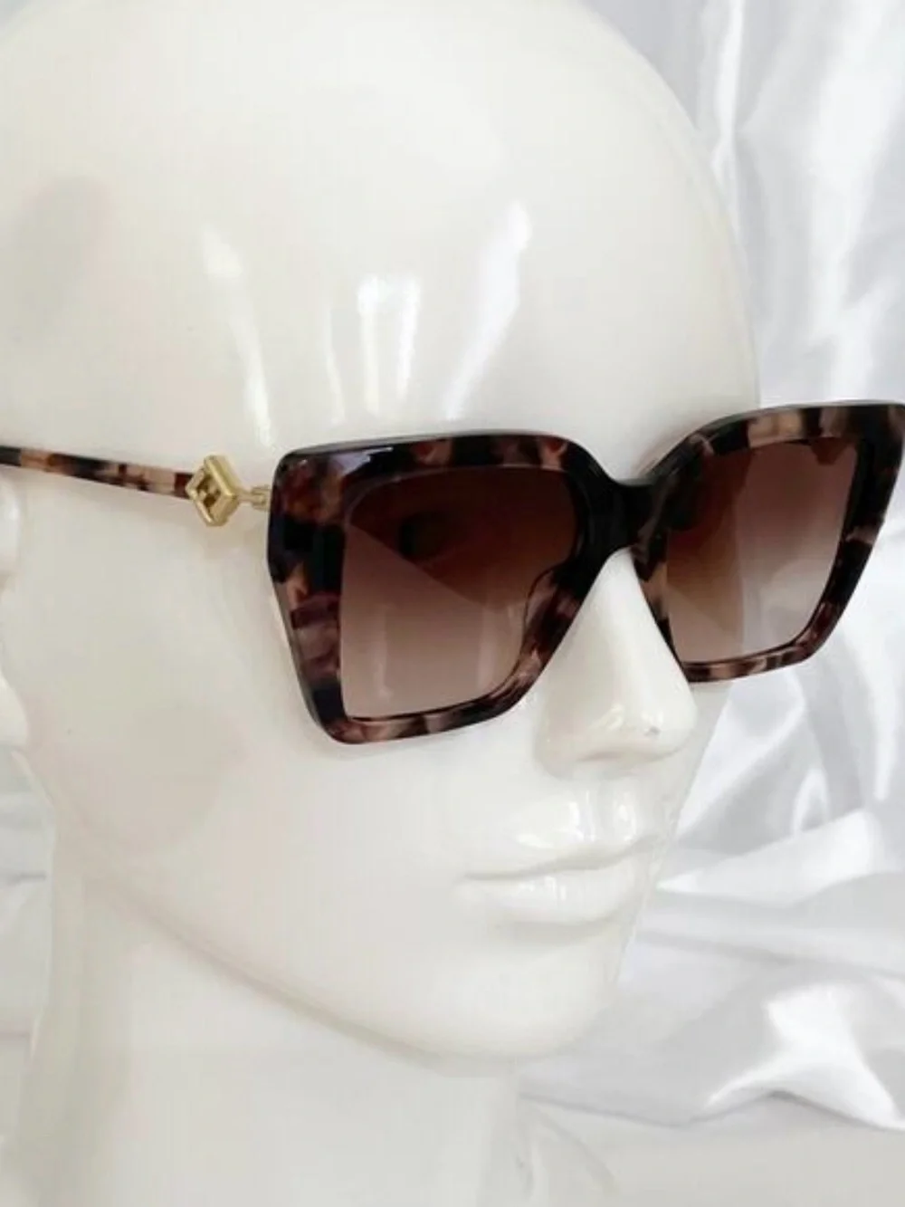 FENDI FF Diamonds FE40161I Sunglasses Tortoise Frame Brown Gradient Lenses